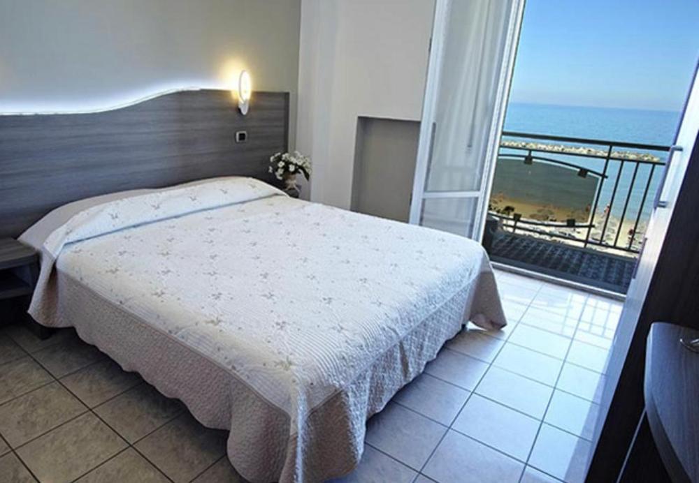 Hotel La Perla Cupra Marittima Kültér fotó