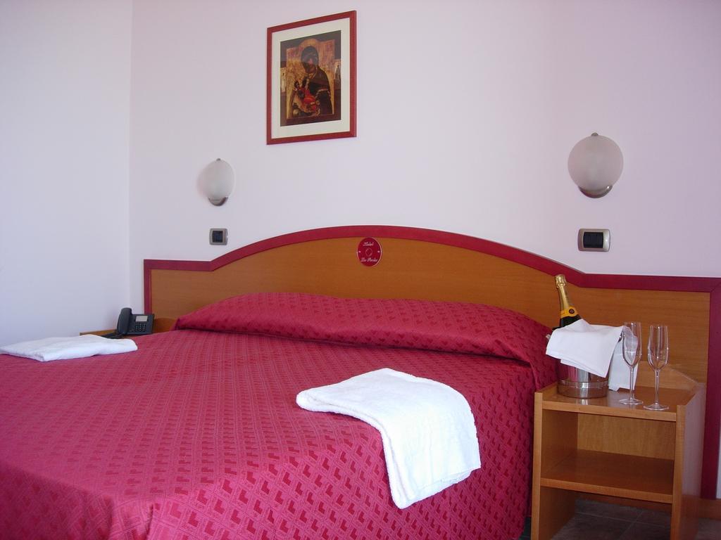 Hotel La Perla Cupra Marittima Szoba fotó