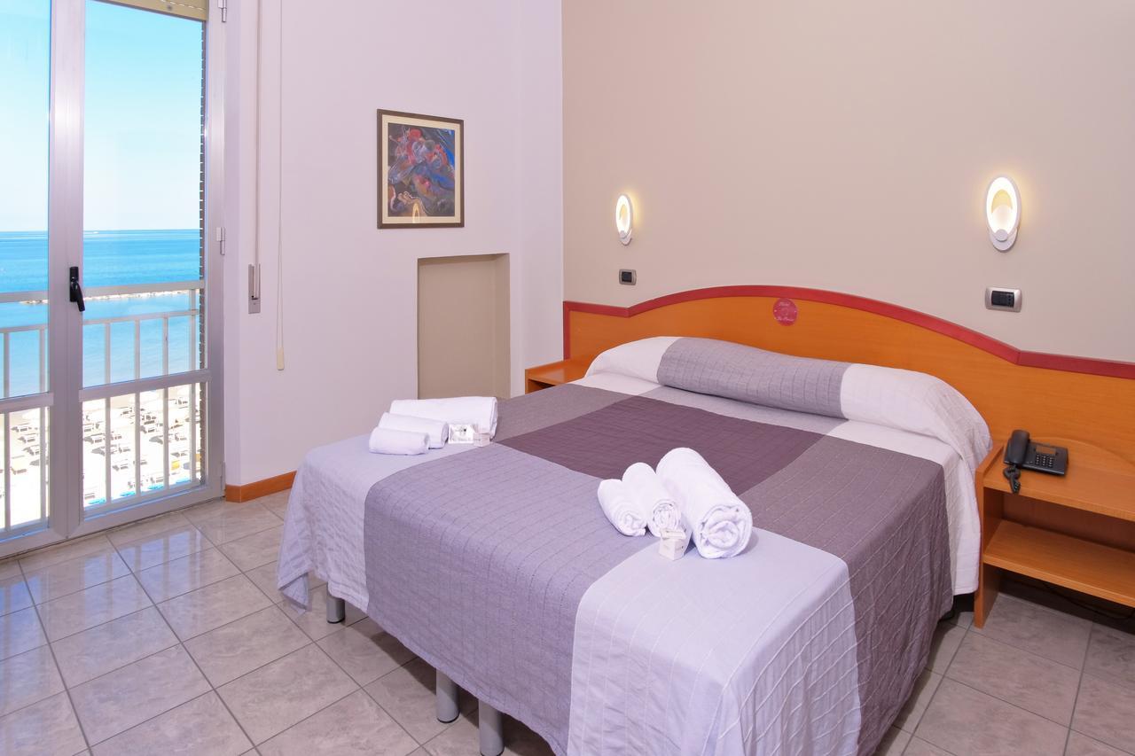 Hotel La Perla Cupra Marittima Kültér fotó