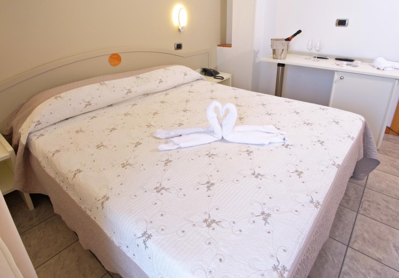 Hotel La Perla Cupra Marittima Kültér fotó