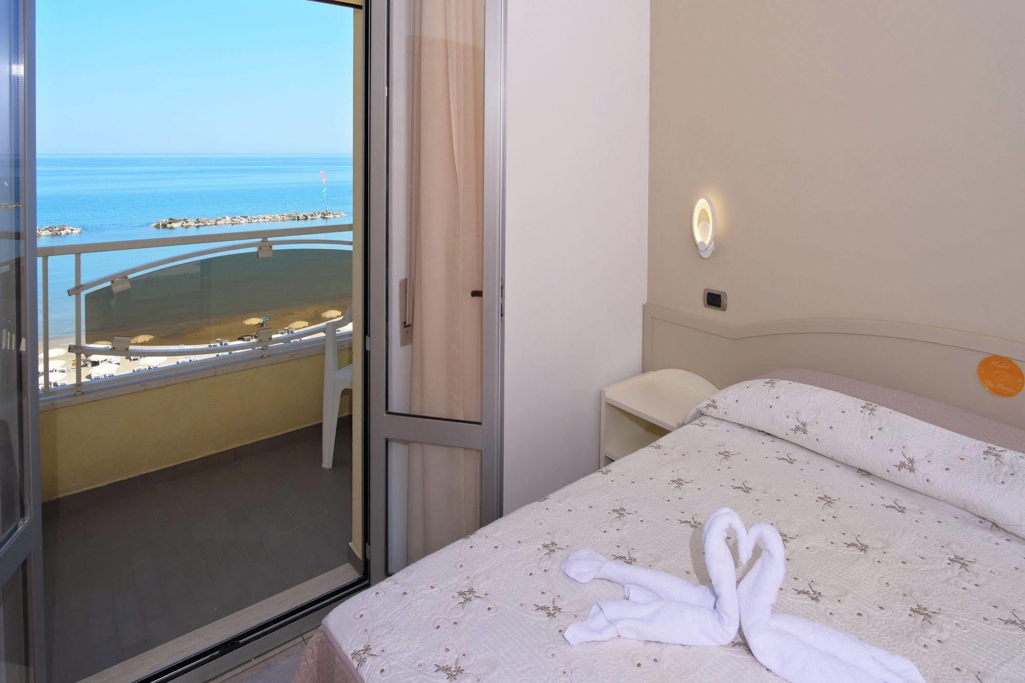 Hotel La Perla Cupra Marittima Kültér fotó