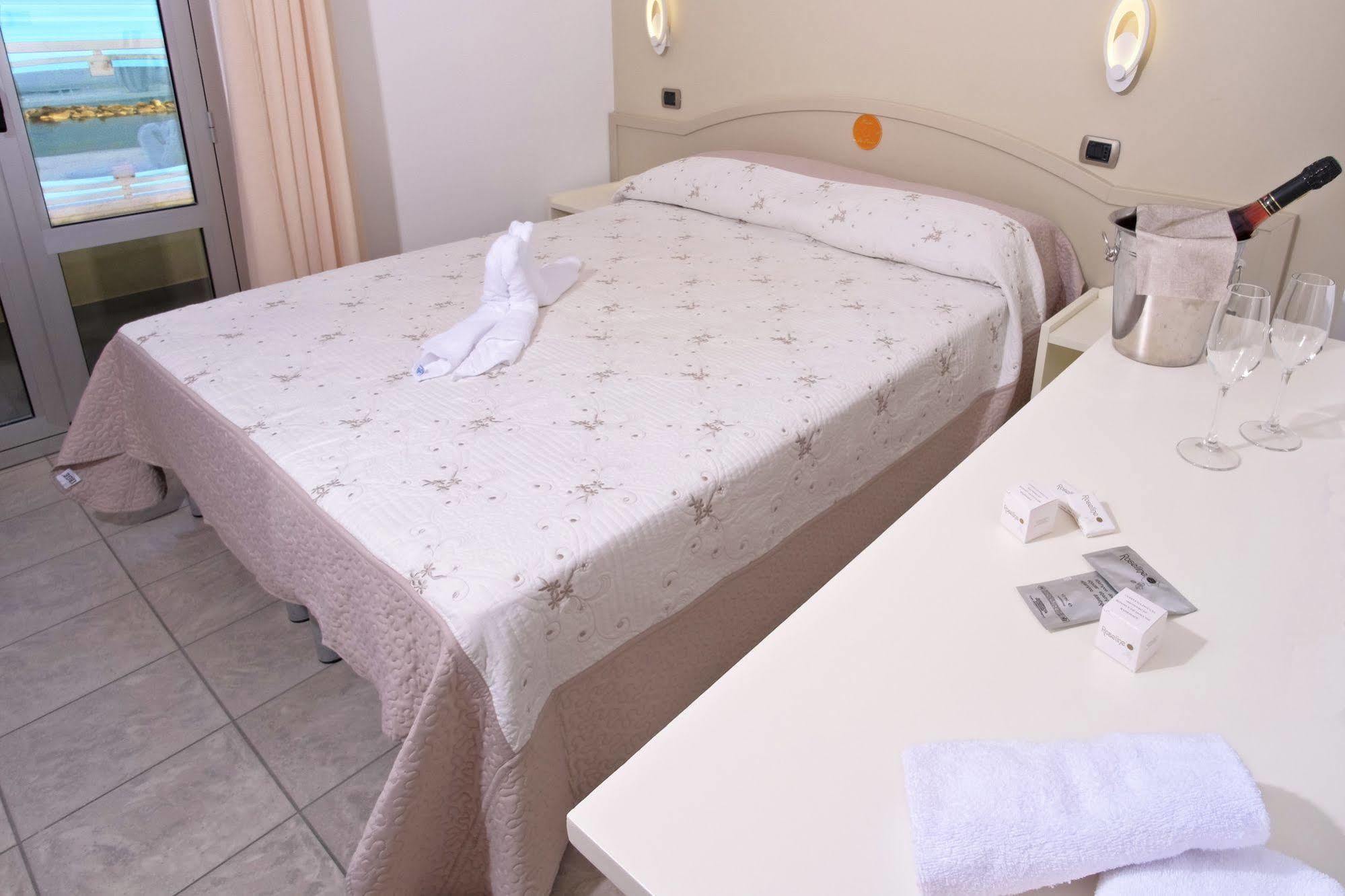 Hotel La Perla Cupra Marittima Kültér fotó