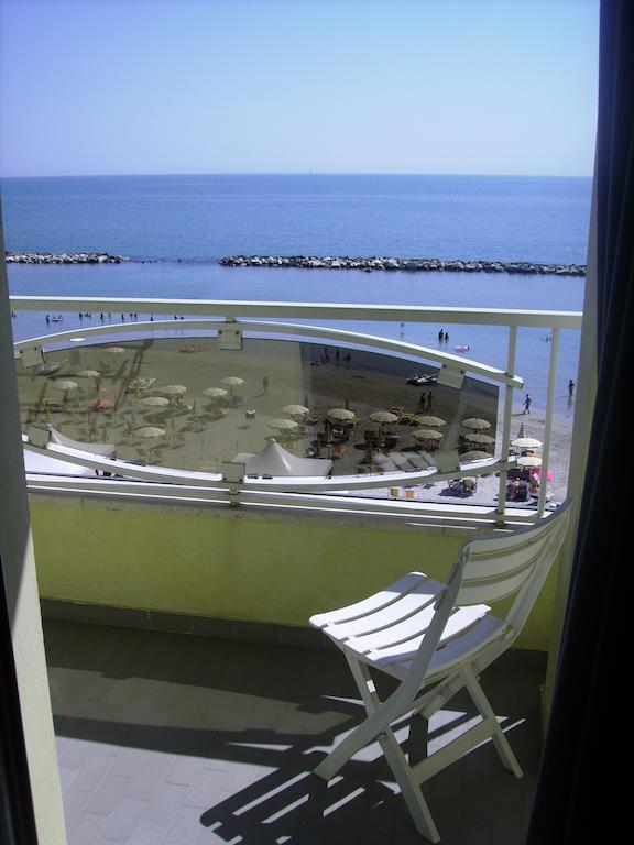 Hotel La Perla Cupra Marittima Kültér fotó